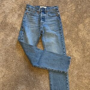 Levi's Women's Straight Leg Jeans in Classic Blue